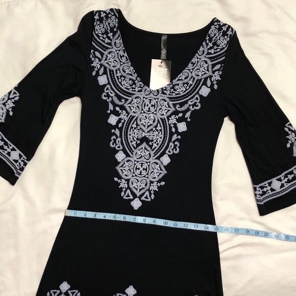 NWT!!! Womens Boutique Dress Size 4 Scoop V-Neck Black with Silver Blue Design - Picture 6 of 8